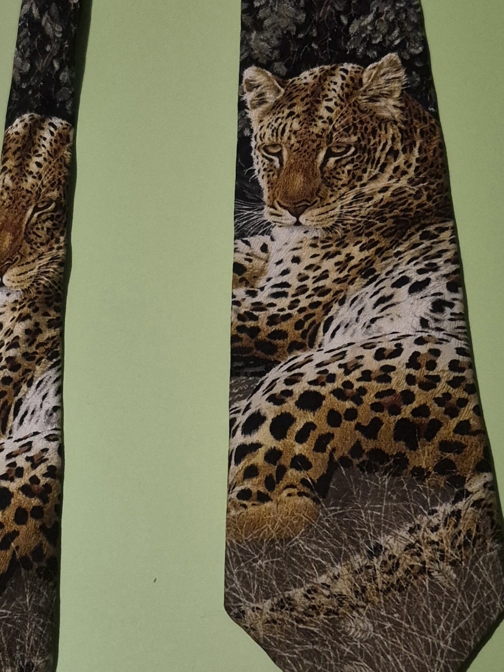 Leopard Print Silk Tie with Detailed Big Cat Motif - Picture 3 of 8
